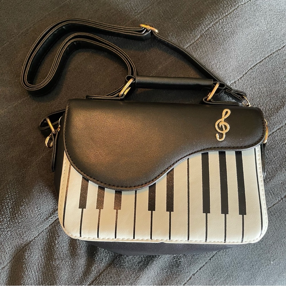 Piano purse New Black & White with  pocket with zippers, strap or handle